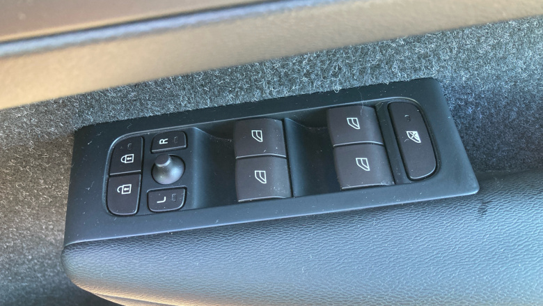 Volvo Xc40 2.0 T4 Momentum 5dr AWD Geartronic Petrol Estate